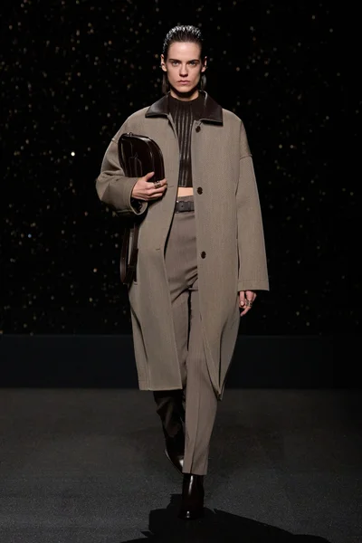 Look 17